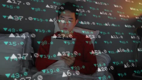 태블릿을 가진 사람을 통해 데이터 처리의 애니메이션