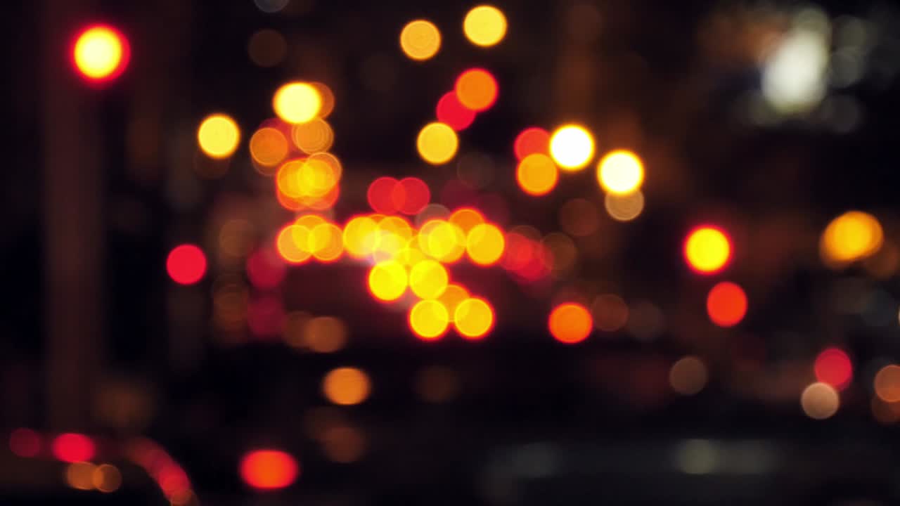 tráfico de bokeh en la noche en san francisco