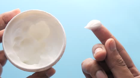 aplicación de la crema