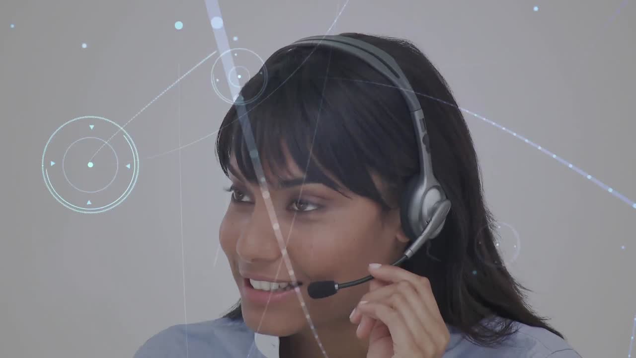 animación de redes de conexiones a través de una mujer de negocios usando auriculares telefónicos