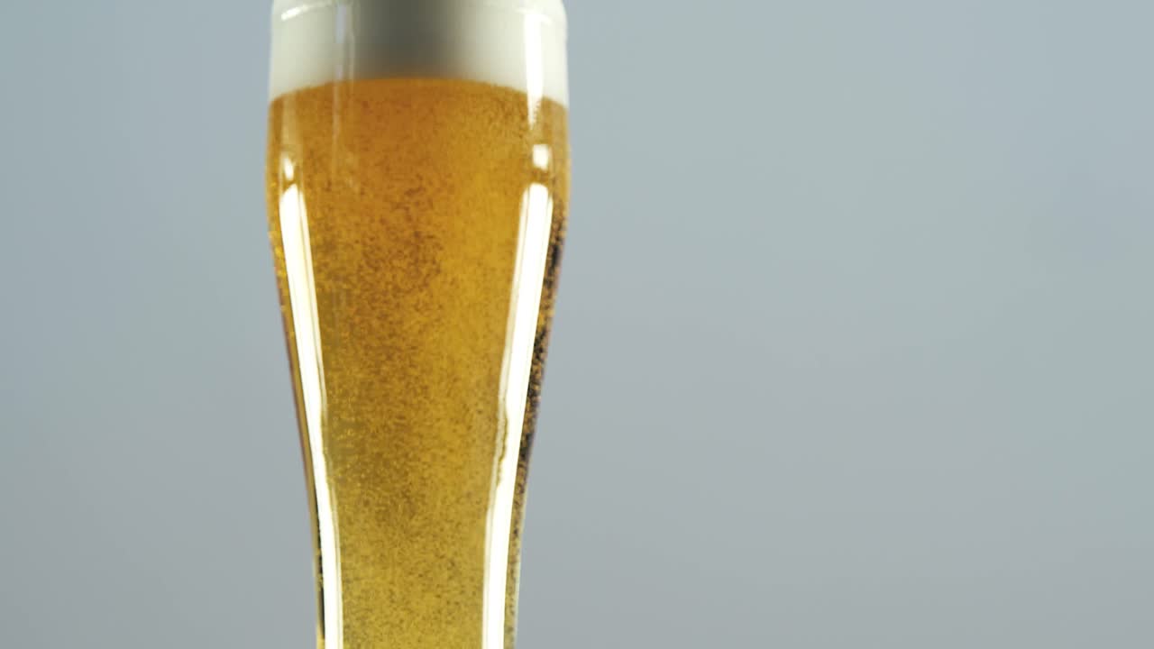 세인트 패트릭스를 위한 카를스버그 핀트