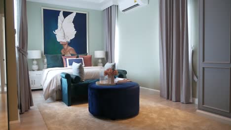 kamar tidur dengan furnitur yang elegan dan bergaya desain interior