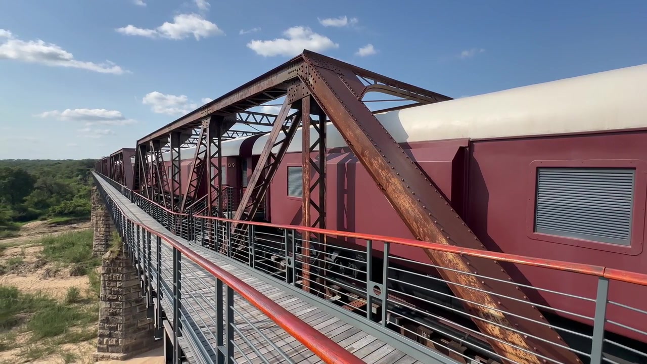 Hotel ricavato da un vecchio treno nel Parco Nazionale Kruger. Sudafrica