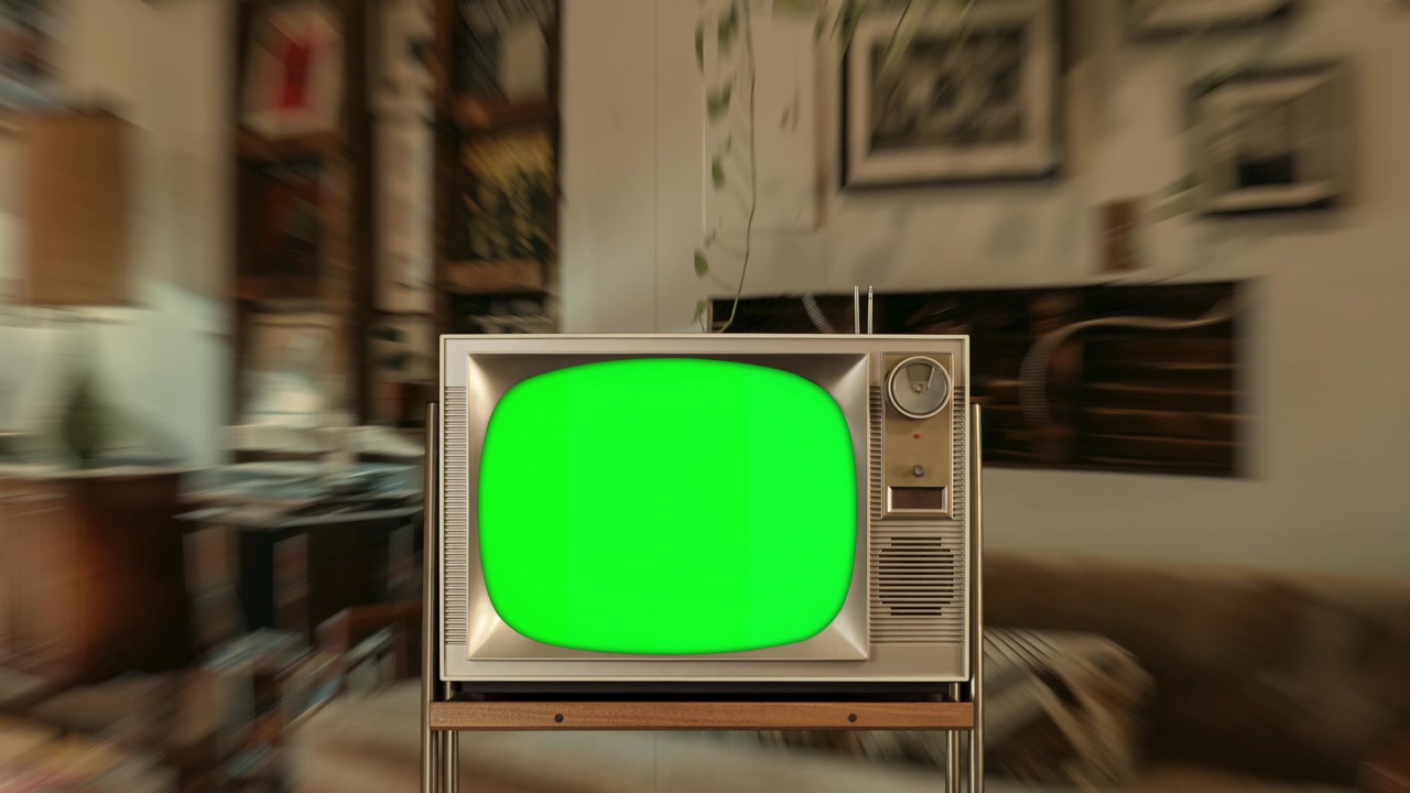 TV vintage con schermo verde in un ambiente accogliente e sfocato di un soggiorno
