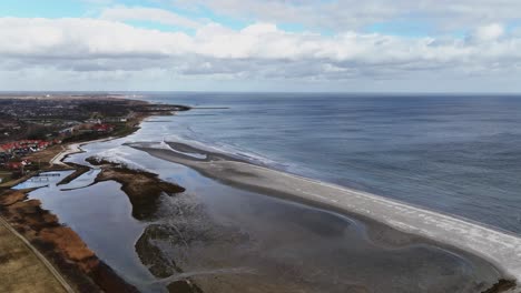 There-is-little-water-on-the-coast-at-low-tide