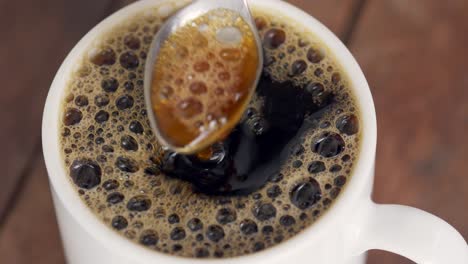 hacer una taza de café en la mañana