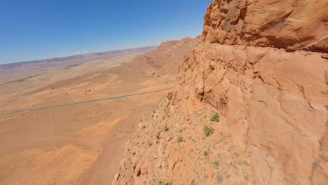 Aufregende,-Schnelle-Drohnenaufnahmen-Vom-Antelope-Pass,-Arizona