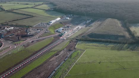 construcción de túneles - dos sitios ferroviarios de alta velocidad - hs2 - long itchington woods, warwickshire, reino unido, ferrocarril, línea de tren, trabajo preliminar, equipo pesado de planta, vista aérea