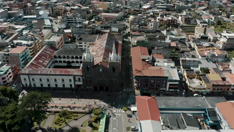 Nuestra-Señora-del-Rosario-de-Agua-Santa-Church-And-Parque-la-Basilica-In-Baños-CIty,-Ecuador