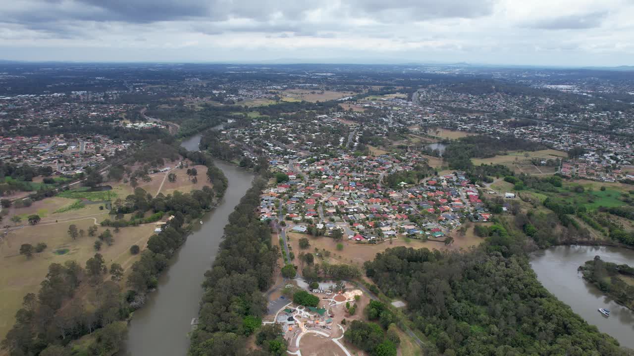 alexander clark park en el suburbio de loganholme a orillas del río logan en logan, qld, australia