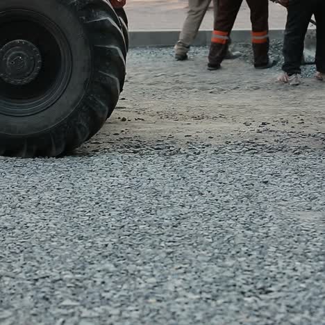 trabajadores durante el trabajo en la calle