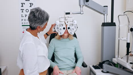Atención-Sanitaria,-Mujeres-Y-Optometrista-Con-Un-Cliente.