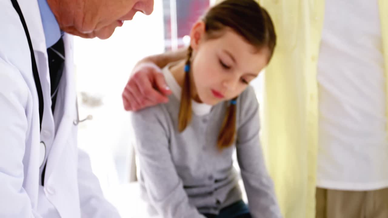 Patient consulting a doctor