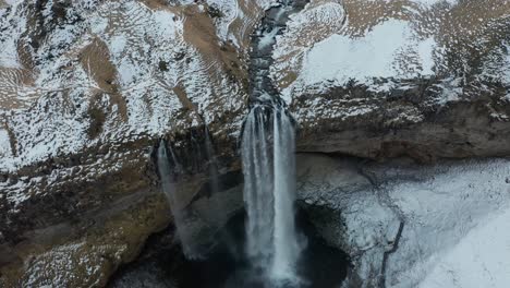 imágenes de drones 4k de cascada en islandia