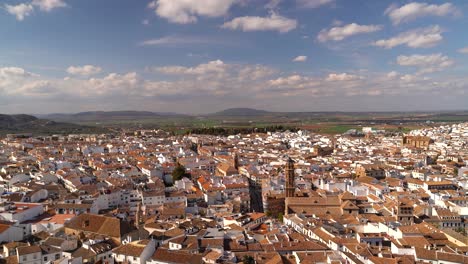 vista increíble sobre la hermosa ciudad típica española en un día claro