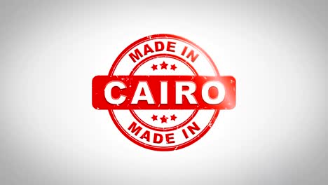 hecho en el cairo firmado estampado texto animación de sello de madera. tinta roja en papel blanco limpio fondo de superficie con fondo matte verde incluido.