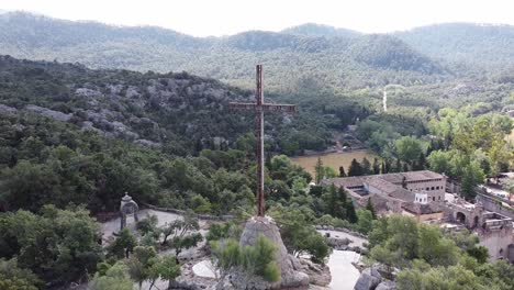 Cruz-Del-Monasterio-De-Lluc