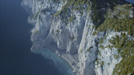 islands-of-Norway-with-rocks-and-cliffs