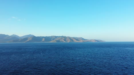 island with mountains in the middle of the ocean in lombok