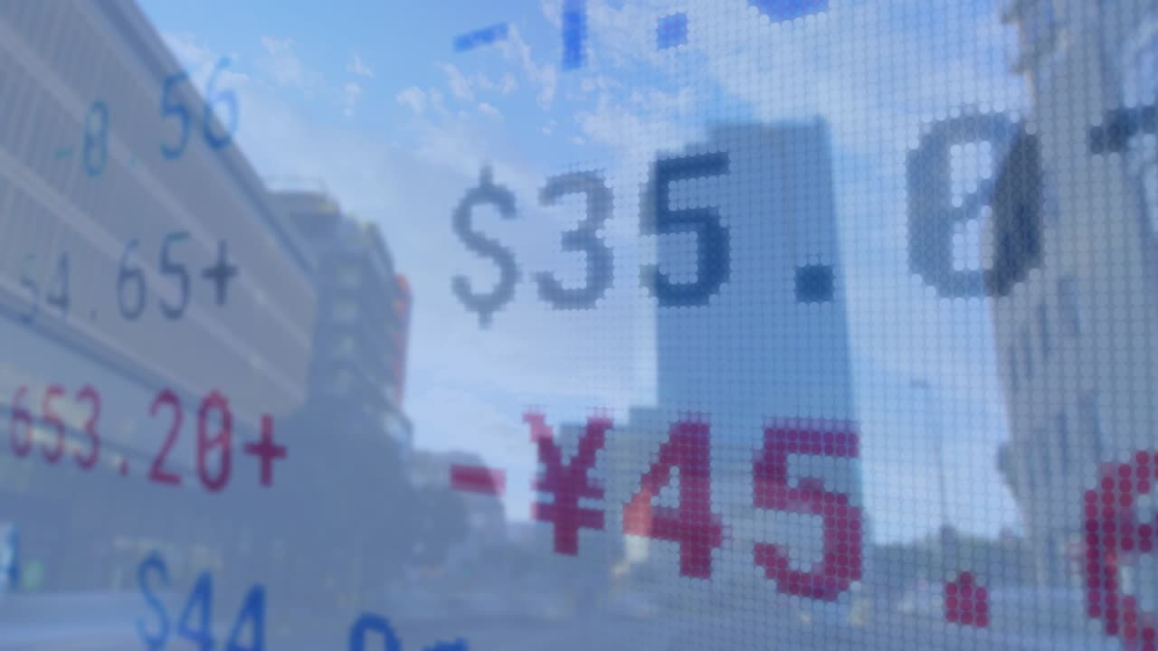 Ticker vitreo che si aggiorna dopo il refresh, cifre squadrate che cambiano colore o posizione per mostrare il mercato sopra lo skyline.