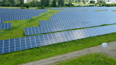 Sonnenkollektoren-An-Einem-Sonnigen-Tag-In-Danzig,-Polen