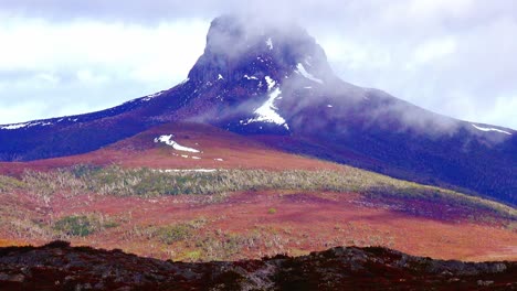 Clearing-clouds-shroud-Benson-Peak-in-Tasmania's-Pelion-Mountain-range