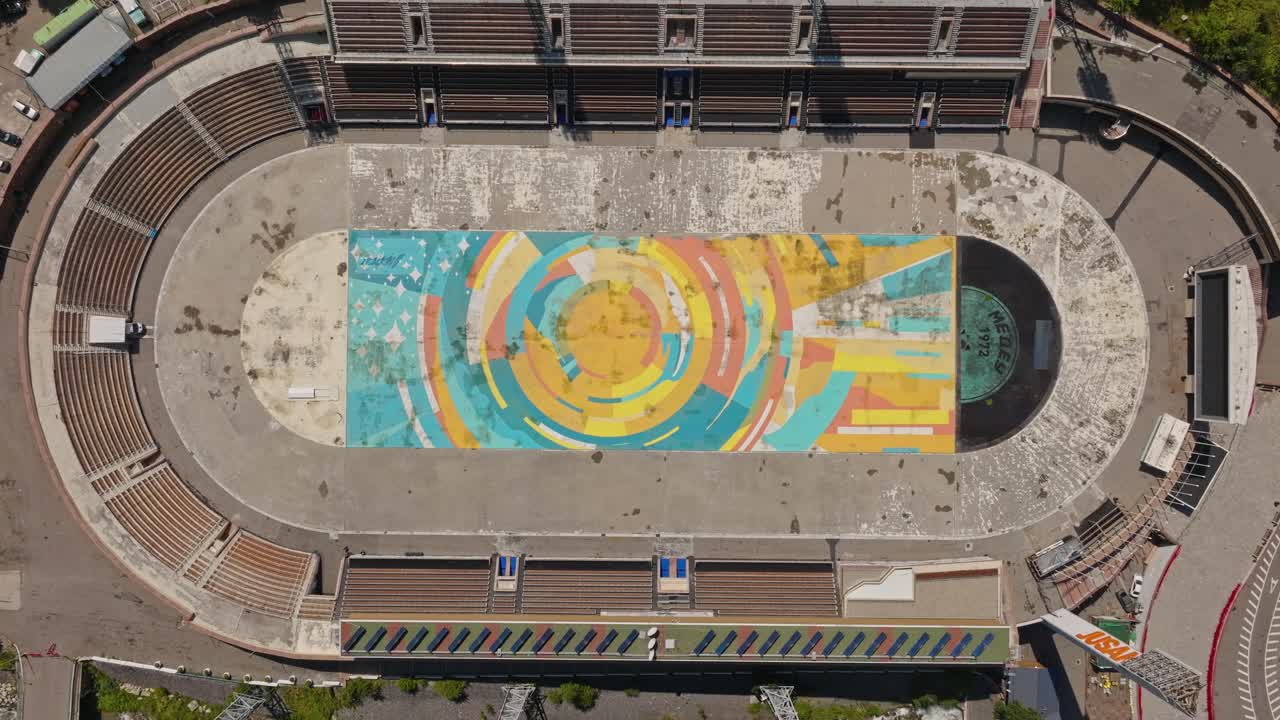 카자흐스탄 중부 아시아 알마티 근처 에 있는 메데우 의 산 계곡 아이스 스케이팅 리크 의  ⁇ 면