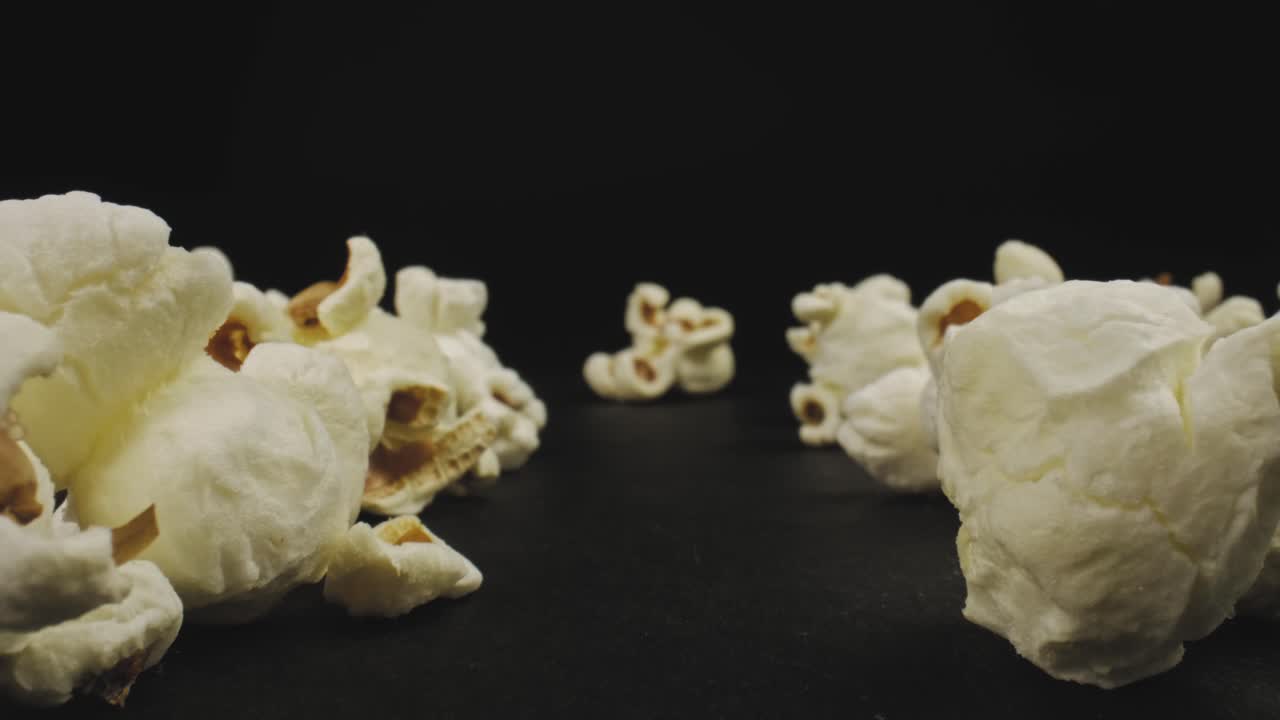 팝콘 여러 조각 - 확대보기