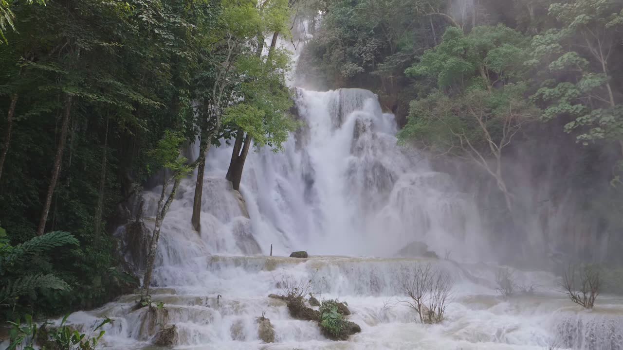 Cascate di Kuang Si in Laos