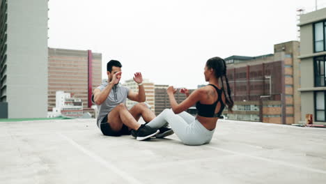 Young-couple,-crunch-exercise-and-outdoor-on-roof