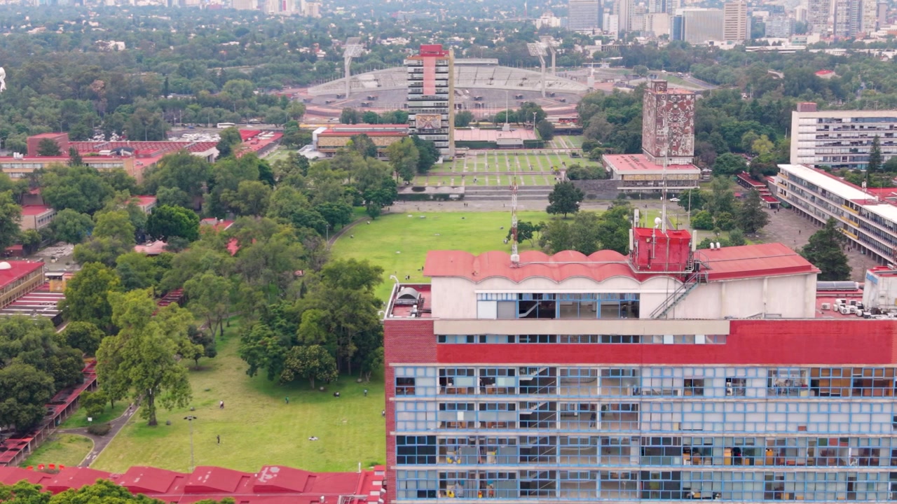 Vista aérea do campus da UNAM e da vegetação ao redor, CDMX