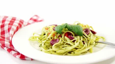 primer plano de pasta cocida en un plato