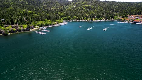 Beautiful-panoramic-birds-eye-view-over-Lake-Arrowhead-on-a-gorgeous,-glistening-summers-day