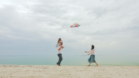 Friendly-Young-Family-Playing-With-Daughter-Fly-A-Kite-02
