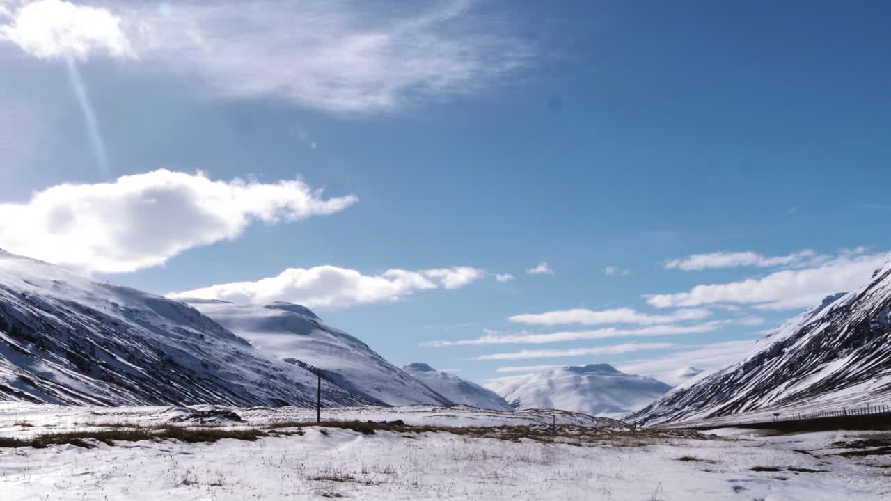timelapse del hermoso valle de la montaña | nieve camino montañas 4k