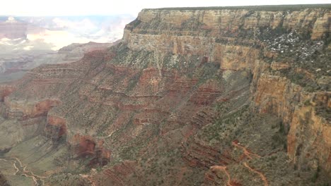 A-slow-pan-of-the-Grand-Canyon,-with-two-birds-flying-at-the-end