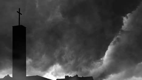 silueta de 4k, trasfondo de tormenta eléctrica en la torre cruzada
