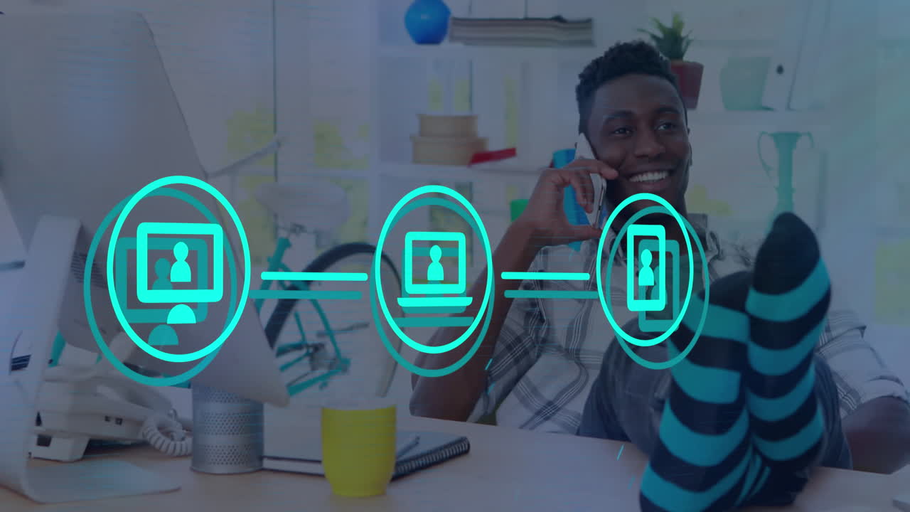 animación de una red de iconos digitales sobre un hombre afroamericano hablando en un teléfono inteligente en la oficina