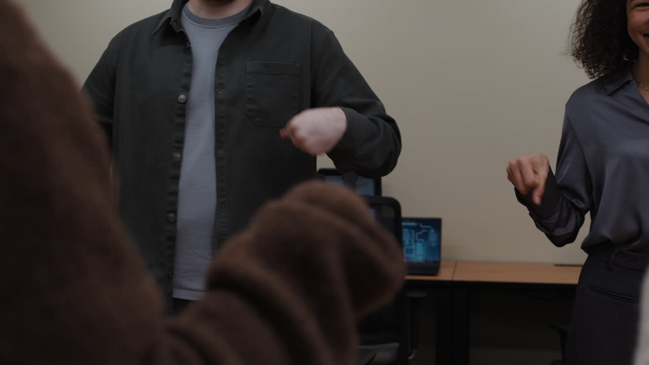 성공을 축하하는 팀