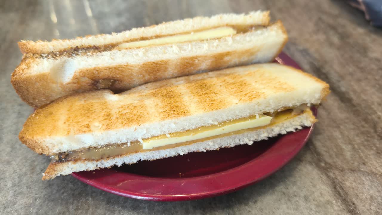 Classic Malaysian toasted bread sliced and filled with golden brown kaya and thin butter. The rich spreads are sandwiched between two crispy pieces. This iconic snack is traditionally served with hot