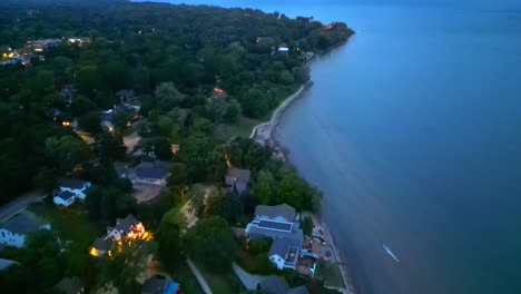 Niagara-on-the-Lake-Waterfront-In-Der-Dämmerung-Mit-Blick-Auf-Den-Königlichen-Park-Der-Königin