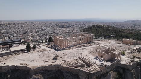 Archäologische-überreste-Akropolis-Von-Athen,-Antike-Zitadelle-Auf-Einem-Felsvorsprung-über-Der-Stadt-Athen,-Antenne