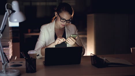 businesswoman working late at night in the office