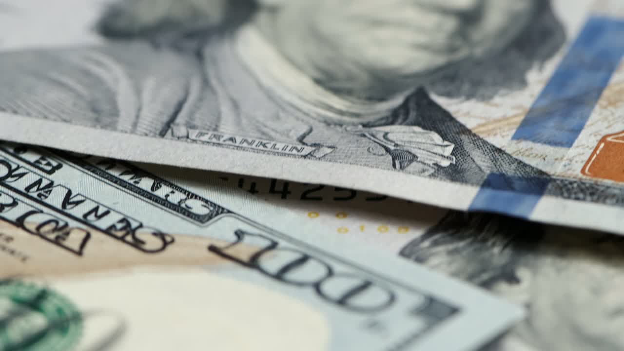 cierre de la moneda billetes de dólar de estados unidos. ingresos y concepto de negocio.