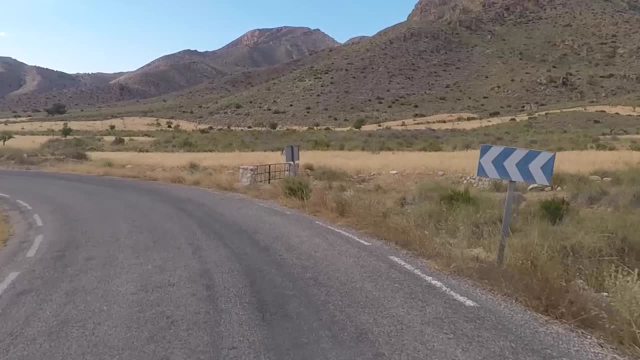 disparó desde fuera del coche mientras conducía a través de la naturaleza española