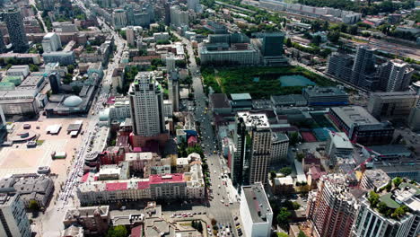 imágenes de drones aéreos de la ciudad capital de ucrania