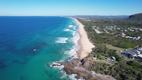 Long-Stretch-Of-Sandy-Yaroomba-Beach-Near-Point-Arkwright-Lookout-In-Queensland,-Australia