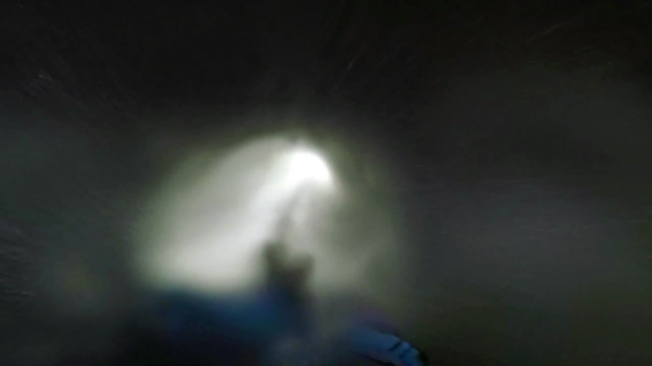 go pro view bajando por un tobogán de agua