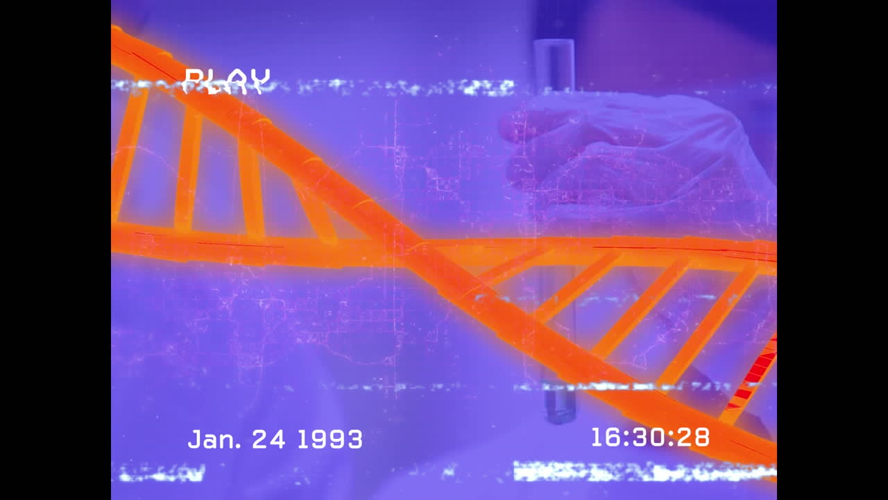 animación de la pantalla con fallo sobre la mano del trabajador de laboratorio vertiendo reactivo en el vidrio