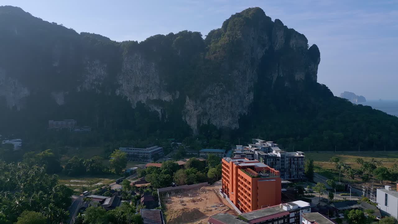 태국 아오의 웅장한 크라비 카르스트 산맥